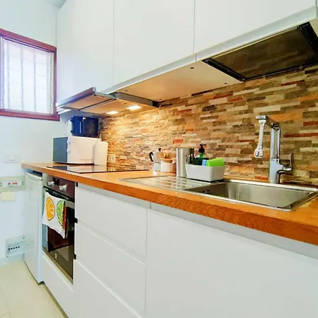 Apartment One Bedroom Apartment, Ocean View, Wifi In *